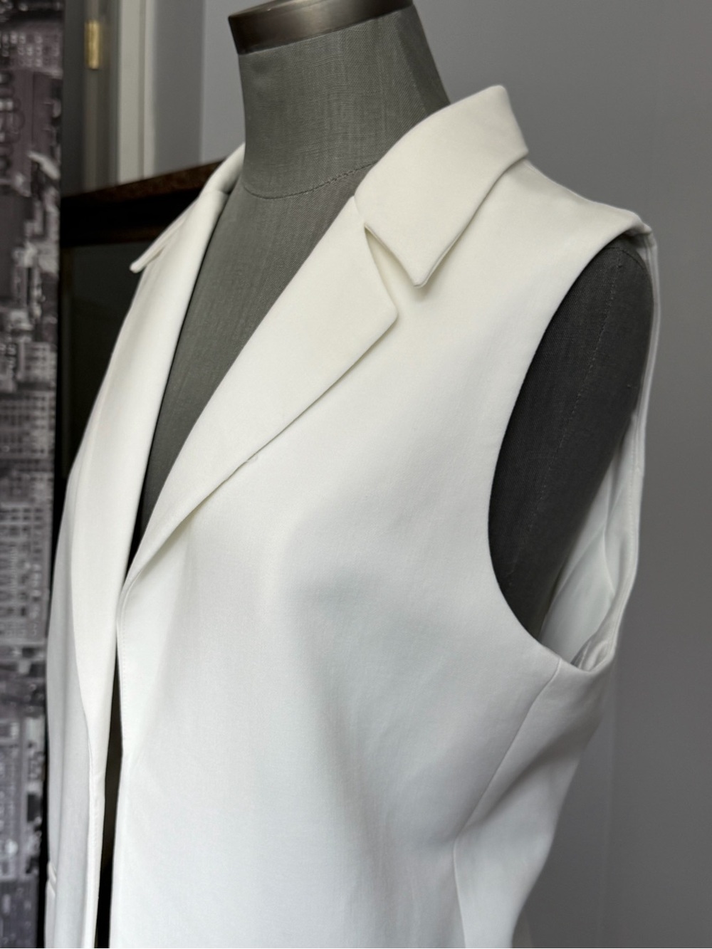 Katherine Barclay White/Ivory Longline Sleeveless White Tailored Blazer Vest - Picture 5 of 10